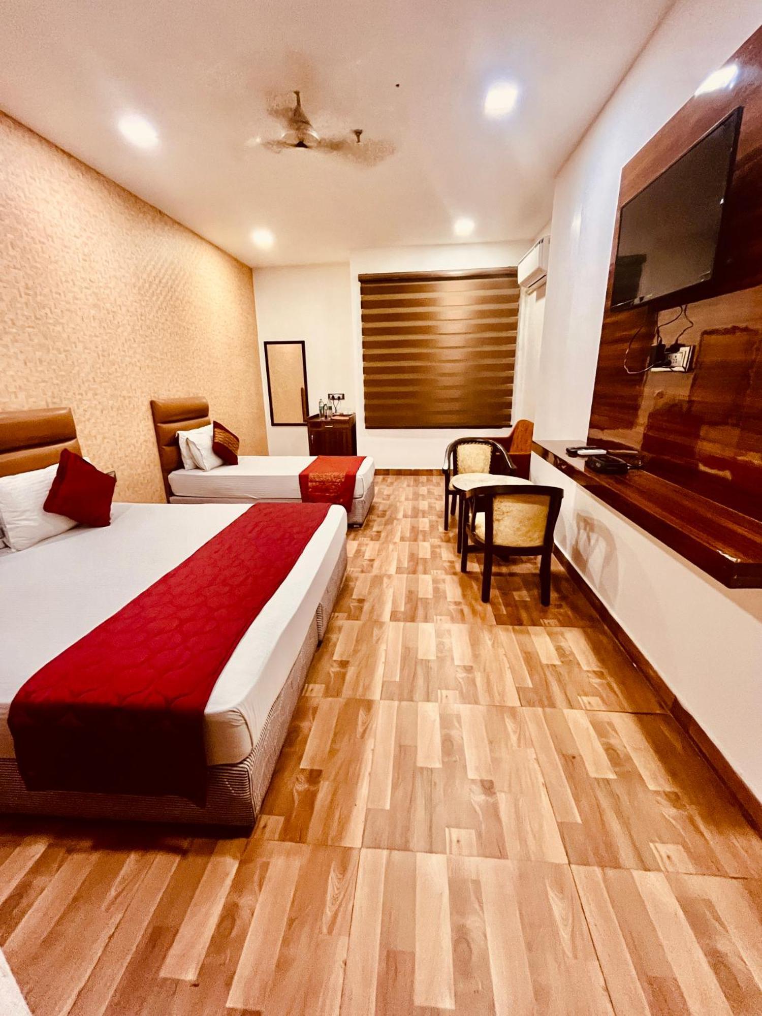 Amora Rooms Dwarka New Delhi Exterior photo